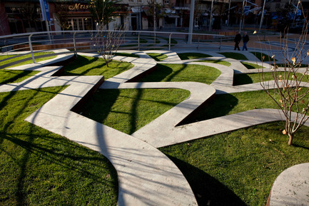 Press kit | 810-01 - Press release | Piazza Ricard Viñes - Benedetta Tagliabue -EMBT - Urban Design - Photo credit: Alex Gaultier