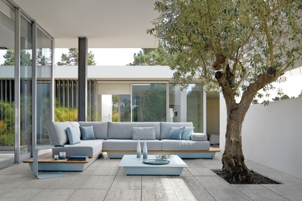 Press kit | 688-05 - Press release | Manutti brings a breath of fresh air for Spring 2015 - Jardin de Ville - Product - AIR CONCEPT 1 (264cm X 371cm) Ice blue - Photo credit:         C. Ichou