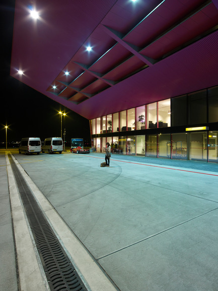 Press kit | 876-01 - Press release | New VVIP (Very, Very Important People) Terminal at Schiphol Airport Amsterdam - VMX Architects - Institutional Architecture - Photo credit: Jeroen Musch