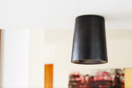 Press kit | 1191-01 - Press release | An Industry first: Terence Woodgate’s lighting collection ‘Solid’ packaged with Bluetooth-controlled LED light bulb. - Terence Woodgate - Lighting Design -  Solid by Terence Woodgate <br>Downlight Cone Black Oak - Photo credit: Terence Woodgate