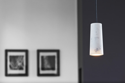 Press kit | 1191-01 - Press release | An Industry first: Terence Woodgate’s lighting collection ‘Solid’ packaged with Bluetooth-controlled LED light bulb. - Terence Woodgate - Lighting Design -  Solid by Terence Woodgate <br>Core Carrara   - Photo credit: Terence Woodgate