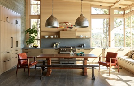 Press kit | 3624-01 - Press release | Hillside Sanctuary - Hoedemaker Pfeiffer - Residential Architecture -  Kitchen in main home. - Photo credit: Kevin Scott