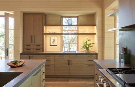 Press kit | 3624-01 - Press release | Hillside Sanctuary - Hoedemaker Pfeiffer - Residential Architecture -  Kitchen in guest house. - Photo credit: Kevin Scott