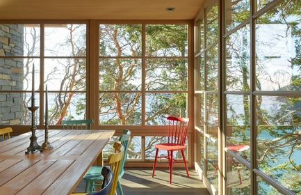 Press kit | 3624-01 - Press release | Hillside Sanctuary - Hoedemaker Pfeiffer - Residential Architecture -  Dining room in guest house. - Photo credit: Kevin Scott