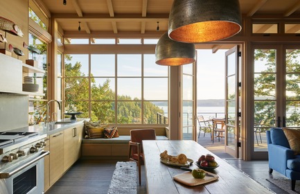 Press kit | 3624-01 - Press release | Hillside Sanctuary - Hoedemaker Pfeiffer - Residential Architecture -  View from the kitchen in main home.   - Photo credit: Kevin Scott