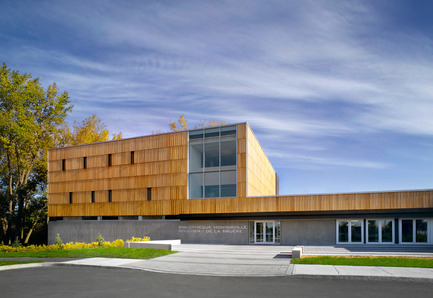 Press kit | 755-01 - Press release | The Montarville - Boucher De la Bruère Public Library - BGLA | Architecture + Design urbain - Institutional Architecture - Photo credit: Christian Perreault