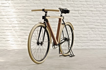 Press kit | 1091-01 - Press release | WOOD.b Handmade Wooden Bike - BSG BIKES - Product - Photo credit: by spielplatz. 2013