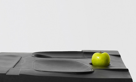 Press kit | 1048-05 - Press release | +tongtong introduces the Mooncake serving tray/table concept - +tongtong - Product - Photo credit: Colin Faulkner, +tongtong 