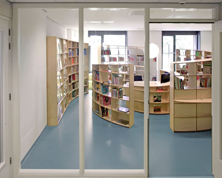 Press kit | 1051-01 - Press release | Spiral Shaped Library - Studio Dave Keune - Institutional Interior Design - Photo credit: Raoul Kramer