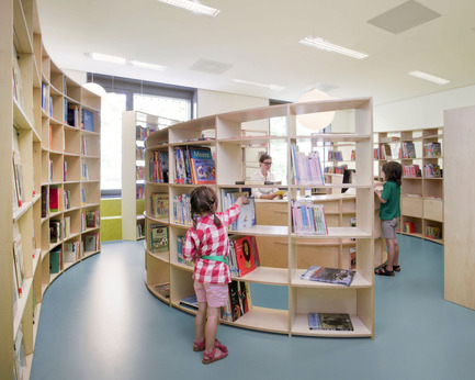 Press kit | 1051-01 - Press release | Spiral Shaped Library - Studio Dave Keune - Institutional Interior Design - Photo credit: Raoul Kramer