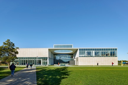 Press kit | 2353-03 - Press release | A Learning Resource Center and Community Living Room at the Heart of Campus - ikon.5 architects - Institutional Architecture - Eastern elevation - Photo credit:  Jeffrey Totaro 