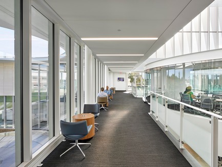 Press kit | 2353-03 - Press release | A Learning Resource Center and Community Living Room at the Heart of Campus - ikon.5 architects - Institutional Architecture - <br>Gallery overlooking campus - Photo credit:  Jeffrey Totaro 