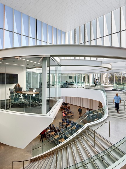 Press kit | 2353-03 - Press release | A Learning Resource Center and Community Living Room at the Heart of Campus - ikon.5 architects - Institutional Architecture - Group study room overlooking social stair - Photo credit:  Jeffrey Totaro 