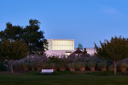 Press kit | 2353-03 - Press release | A Learning Resource Center and Community Living Room at the Heart of Campus - ikon.5 architects - Institutional Architecture - View of beacon at dusk - Photo credit:  Jeffrey Totaro 