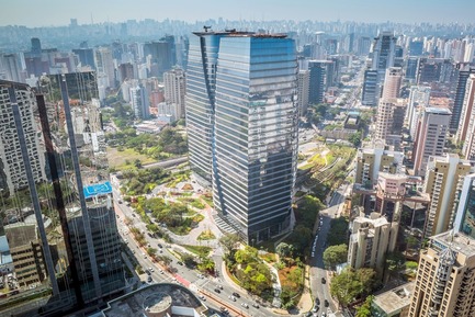 Press kit | 2657-01 - Press release | A Mata Atlântica Forest in São Paulo - Balmori Associates - Landscape Architecture -   Aerial view of São Paulo Corporate Towers nearing completion in 2016. - Photo credit: Courtesy of Eduardo Lazzarini