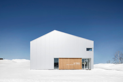 La Taule – Training center Press kit | 1633-01 - Press release | La Taule - Training center - Architecture Microclimat - Commercial Architecture - Front facade - Photo credit: Adrien Williams
