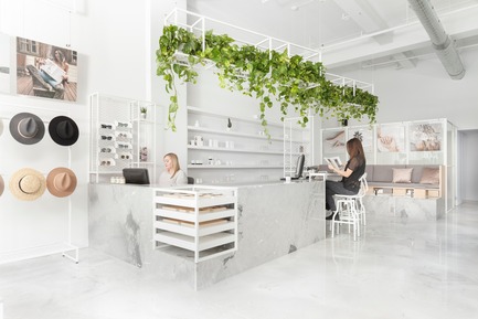 Press kit | 1332-02 - Press release | Montreal's Leading Destination for Nail Art, Le Manoir, Receives a Brand-New Look - Tuxedo - Commercial Interior Design - Photo credit:  Maxime Brouillet 