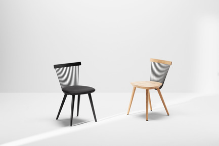 Press kit | 1539-03 - Press release | WW Chair - H Furniture Ltd. - Industrial Design -  WW Chair <br>Left - Wood: oak, stained black. Upholstery: black fabric <br>Right - Wood: oak   - Photo credit: Peter Guenzel