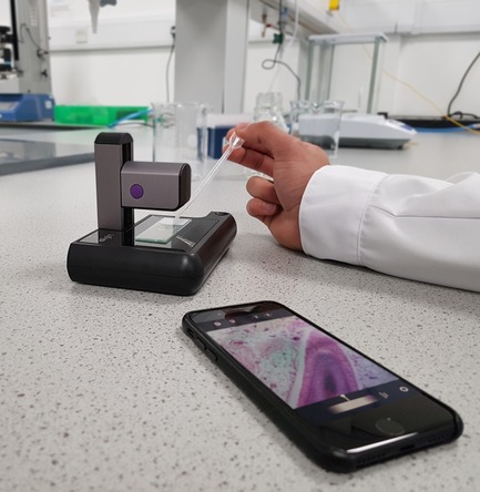 Press kit | 2417-01 - Press release | ioLight Portable High Resolution Microscope - Cambridge Industrial Design - Product -         ioLight portable microscope - Photo credit: Cambridge Industrial Design