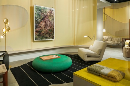 Press kit | 2704-05 - Press release | “Das Haus” 2019 at the imm cologne: Living by moods creates an appetite for open-plan homes - imm cologne 2019, Koelnmesse GmbH - Residential Interior Design - The furniture in the imm cologne’s Das Haus 2019 installation by Studio Truly Truly is multifunctional. The green pouf, a prototype by Studio Truly Truly, can either be used as a seat or a handy surface to put things on. - Photo credit: Constantin Meyer; Koelnmesse