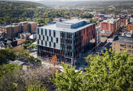 Press kit | 2353-04 - Press release | The Breazzano Family Center Blazes a Trail for Academic Development in Collegetown - ikon.5 architects - Institutional Architecture - Aerial view - Photo credit: Brad Feinknopf