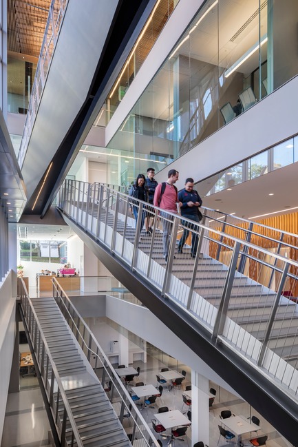 Press kit | 2353-04 - Press release | The Breazzano Family Center Blazes a Trail for Academic Development in Collegetown - ikon.5 architects - Institutional Architecture - Social stair looking east - Photo credit: Brad Feinknopf