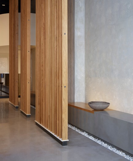 Press kit | 2757-08 - Press release | Montalba Architects’ Studio Dental IIWins 2019 AIA Institute Honor Award for Interior Architecture - Montalba Architects - Commercial Architecture - The patient bench and trellis offer both a sense of calm and privacy.  - Photo credit: Kevin Scott