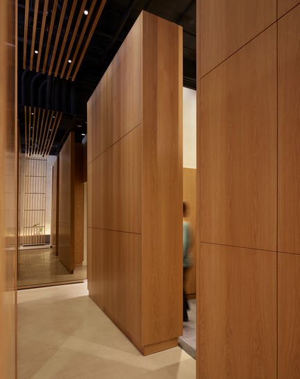 Press kit | 2757-08 - Press release | Montalba Architects’ Studio Dental IIWins 2019 AIA Institute Honor Award for Interior Architecture - Montalba Architects - Commercial Architecture - A central colonnade of maple monoliths serves as functional storage and defines the entry to each private patient room. - Photo credit: Kevin Scott