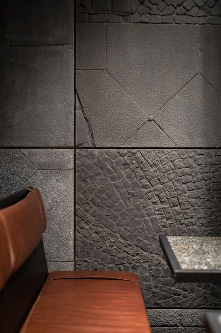 Press kit | 3823-01 - Press release | Berlin Bar, Moscow - Thilo Reich - Commercial Interior Design - Castings of pavement segments taken personally by the architect in public places around Berlin reflect on the history and exchange between Berlin and Moscow. - Photo credit: Ivan Erofeev