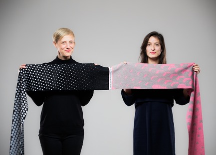 Press kit | 3910-01 - Press release | String Theory Reveals SUPERSYMMETRY, a Unique Interactive Knitting Experience - String Theory - Product -  Supersymmetry - The shareable scarf  - Photo credit:  Frédéric Bouchard 