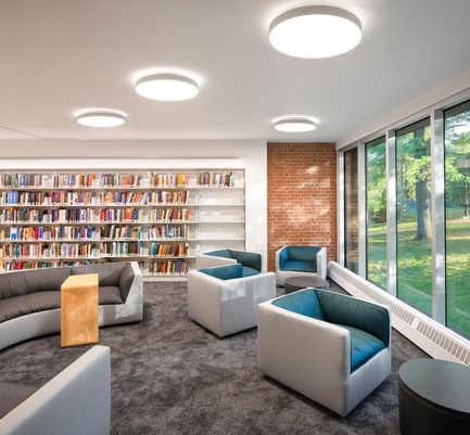 Press kit | 1152-11 - Press release | Bishop’s University Library Learning Commons: New Lighting and Interior Design - LumiGroup - Institutional Architecture - Photo credit: Stéphane Groleau