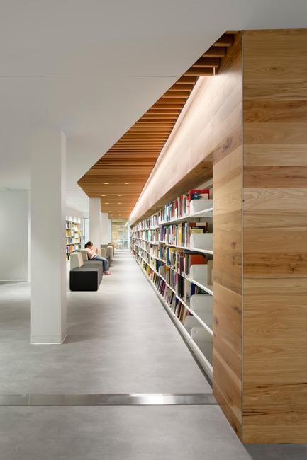 Press kit | 1152-11 - Press release | Bishop’s University Library Learning Commons: New Lighting and Interior Design - LumiGroup - Institutional Architecture - Photo credit: Stéphane Groleau