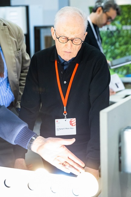 Press kit | 1696-24 - Press release | Finest quality: Red Dot jurors award top-class design products - Red Dot Design Award - Competition - Jury member Wolfgang K. Meyer-Hayoz during the assessment - Photo credit: Red Dot