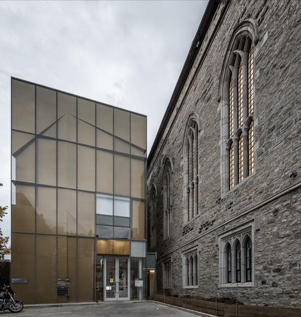 Press kit | 721-07 - Press release | Maison de la littérature(House of Literature) - Chevalier Morales Architectes - Institutional Architecture - The annex is accessible from the parking lot in the back. - Photo credit: Chevalier Morales Architectes