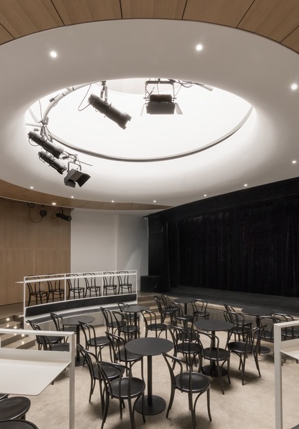 Press kit | 721-07 - Press release | Maison de la littérature(House of Literature) - Chevalier Morales Architectes - Institutional Architecture - With its circular shape and multiple levels, the new concert and lecture hall can be isolated through concentric and sliding acoustic panels integrated to the ceiling.  - Photo credit: Chevalier Morales Architectes
