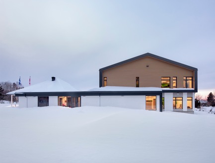 Press kit | 886-03 - Press release | Metis Beach Intermediate School - PROULXSAVARD + CCM2 architects - Institutional Architecture - Metis Beach Intermediate School - Photo credit: Stéphane Groleau