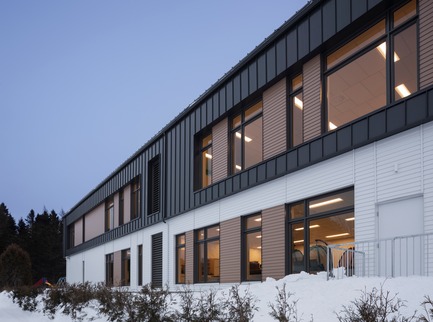 Press kit | 886-03 - Press release | Metis Beach Intermediate School - PROULXSAVARD + CCM2 architects - Institutional Architecture - Metis Beach Intermediate School - Photo credit: Stéphane Groleau