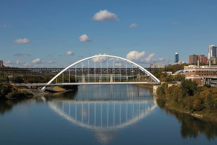 Press kit | 2073-08 - Press release | The iconic new Walterdale Bridge connects the city, nature, and people - DIALOG - Institutional Architecture - Edmonton's new Walterdale Bridge connects the north and south sides of the city across the North Saskatchewan River. - Photo credit: Tom Arban Photography Inc.