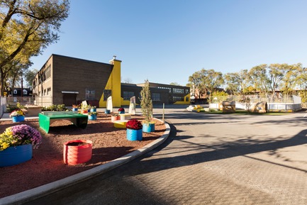 Press kit | 1299-03 - Press release | École Sainte-Anne - A new redesigned schoolyard - Taktik design - Institutional Architecture - Garden area - Photo credit: Maxime Brouillet