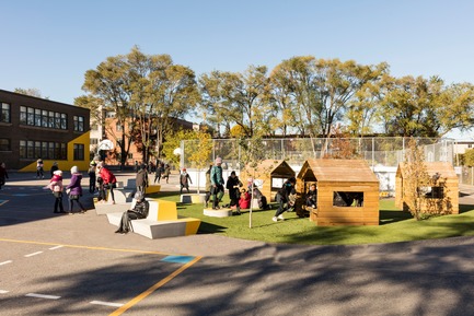 Press kit | 1299-03 - Press release | École Sainte-Anne - A new redesigned schoolyard - Taktik design - Institutional Architecture - Socialisation area - Photo credit: Maxime Brouillet