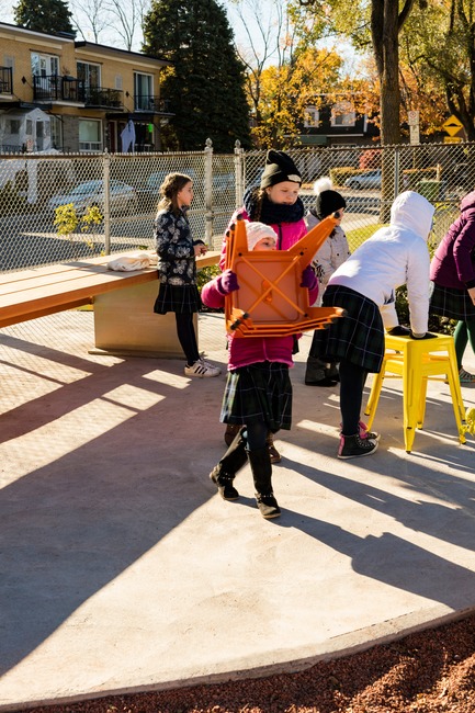 Press kit | 1299-03 - Press release | École Sainte-Anne - A new redesigned schoolyard - Taktik design - Institutional Architecture - Garden - Outdoor Furnitures - Photo credit: Maxime Brouillet