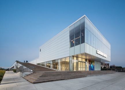 Press kit | 952-27 - Press release | The Port of Montreal’s Grand Quay: a new cruise terminal and a promenade on the green esplanade - Provencher_Roy - Urban Design - Port of Montreal’s Grand Quay - Photo credit: Stéphane Brügger