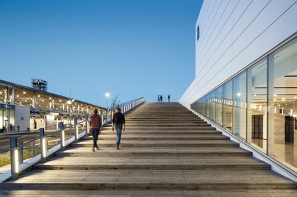 Press kit | 952-27 - Press release | The Port of Montreal’s Grand Quay: a new cruise terminal and a promenade on the green esplanade - Provencher_Roy - Urban Design - Port of Montreal’s Grand Quay - Photo credit: Stéphane Brügger