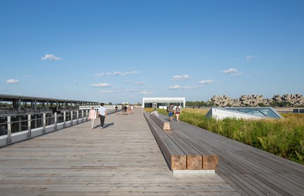 Press kit | 952-27 - Press release | The Port of Montreal’s Grand Quay: a new cruise terminal and a promenade on the green esplanade - Provencher_Roy - Urban Design - Promenade on the green esplanade  - Photo credit: Stéphane Brügger