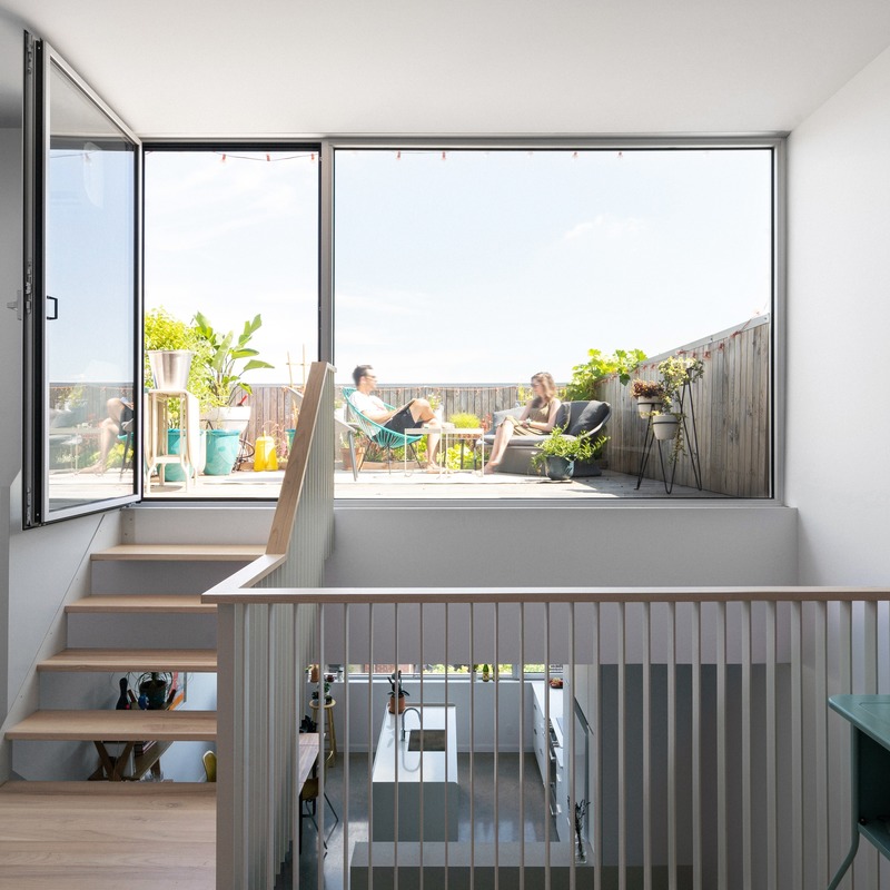 Press kit | 1142-07 - Press release | Off Plaza: L. McComber meets la Maison du Rotin - L. McComber – architecture vivante - Residential Architecture - Bright terrace and urban gardens! - Photo credit: Raphaël Thibodeau