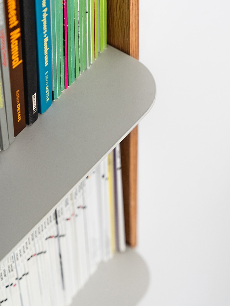 Press kit | 1142-07 - Press release | Off Plaza: L. McComber meets la Maison du Rotin - L. McComber – architecture vivante - Residential Architecture - The large integrated library consists of digitally cut painted steel shelves. - Photo credit: Raphaël Thibodeau