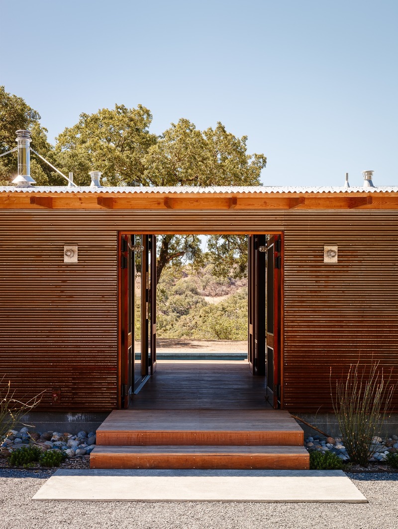 Press kit | 2757-12 - Press release | An Architect's Vision for California Living - Malcolm Davis Architecture - Residential Architecture - Camp Baird: The Corrugated Cor-Ten steel used for exterior cladding blends beautifully into the landscape. - Photo credit: Joe Fletcher Photography