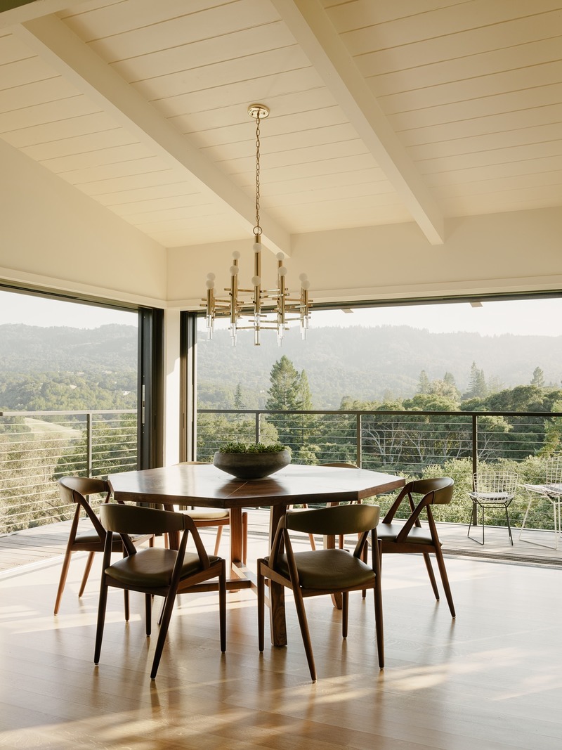 Press kit | 2757-12 - Press release | An Architect's Vision for California Living - Malcolm Davis Architecture - Residential Architecture - Portola Valley Residence:The dining room offers both spectacular views and access to the<span style=