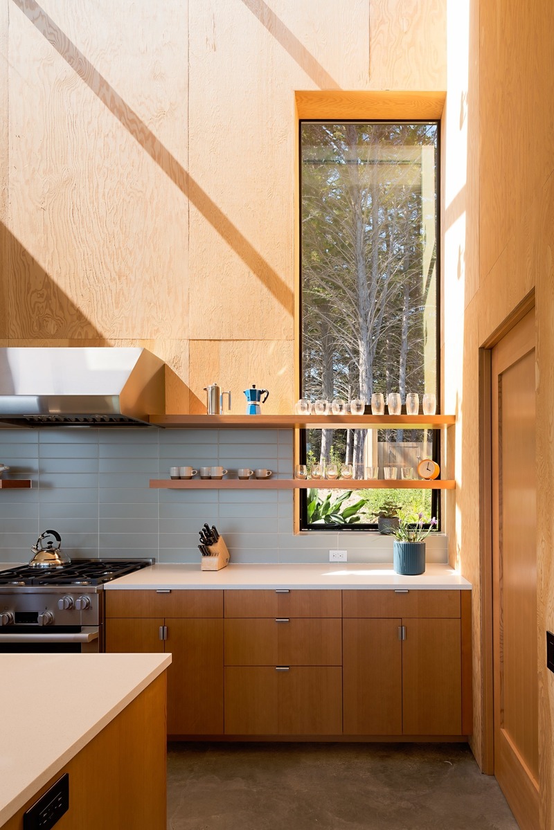 Press kit | 2757-12 - Press release | An Architect's Vision for California Living - Malcolm Davis Architecture - Residential Architecture - Coastal Retreat: Just a few steps away from the living space, the kitchen features vertical grain fir cabinets. - Photo credit: Joe Fletcher Photography