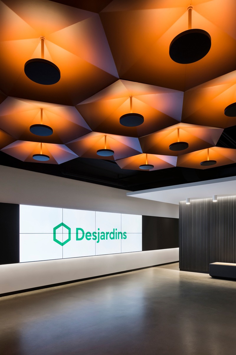 Press kit | 952-29 - Press release | New Spaces for Desjardins at the Montréal Tower - Provencher_Roy - Commercial Interior Design - Details on the luminous ceiling inspired by the Olympic Stadium’s first canvas - Photo credit: Stéphane Brügger